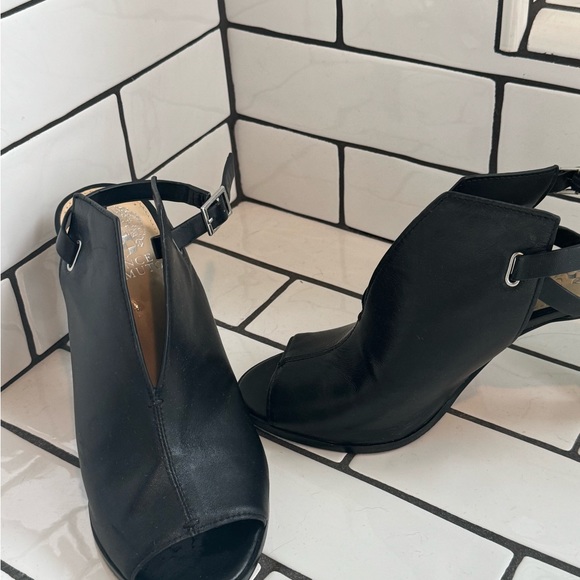 Vince Camuto Size 7 1/2 open toed heel. Worn twice. - Picture 3 of 6